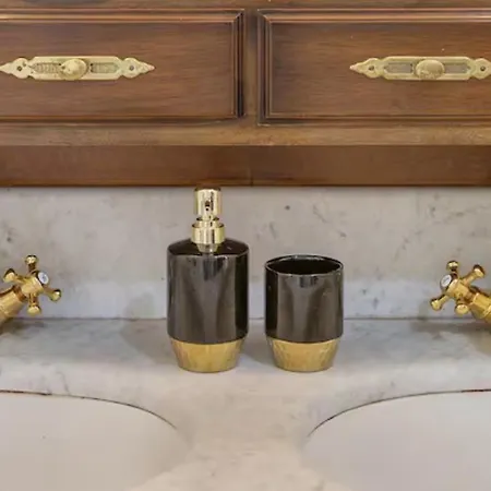 Lägenhetshotell Nagi - Luxury Albavilla
